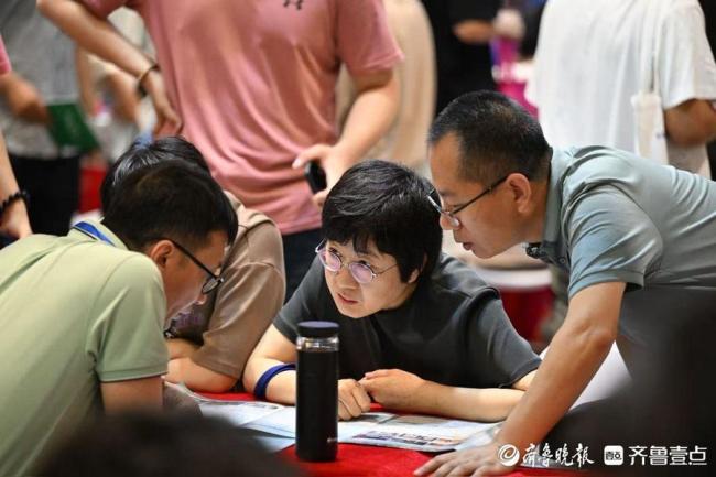 “理科热”下的历史老师 文科班缩减困境