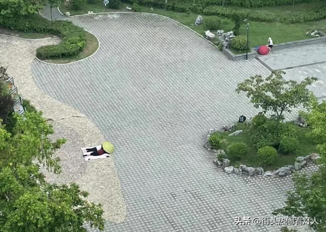 女子為減肥連續(xù)曬背9天導(dǎo)致腎衰竭：三伏曬背并非萬能減肥法