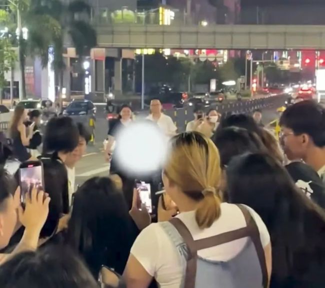 湛江街头一女子控诉丈夫出轨 积蓄支持反遭背叛