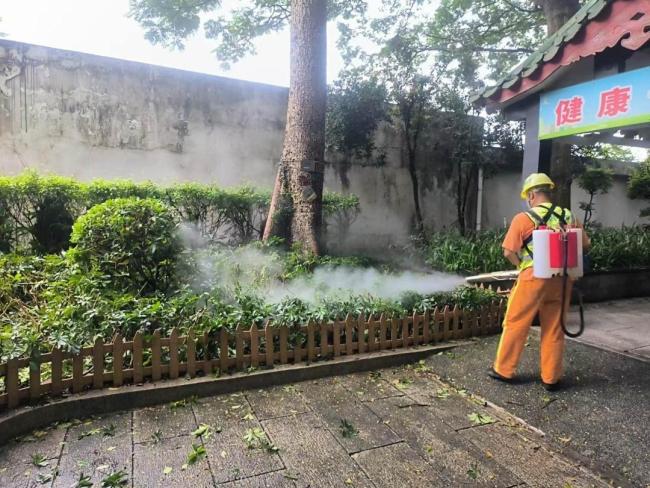 佛山2公园投放5200尾灭蚊鱼 生物防治护健康