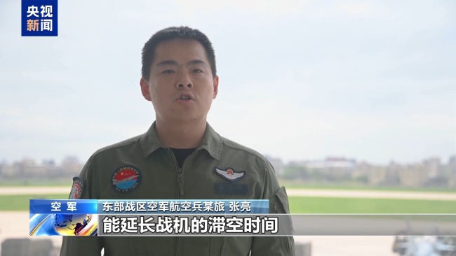 云端穿针 新飞行员飞千米高空挑战加油软管