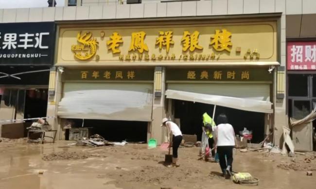 洪水进金店冲走上千万元首饰 暴雨引发多地灾害