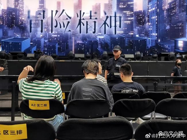 李雪琴与男友现身毛不易演唱会 甜蜜互动引关注
