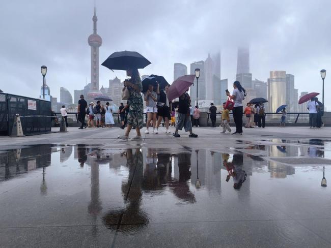 上海发布台风蓝色预警 风雨来袭请注意防范