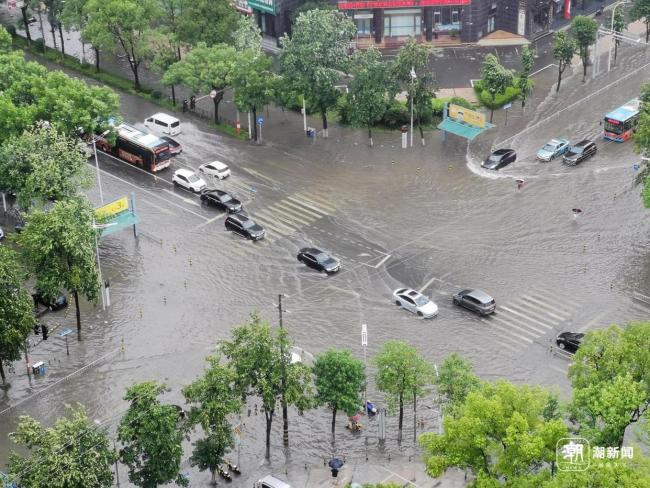 臺風(fēng)竹節(jié)草致寧波多地積水 交通受阻嚴(yán)重