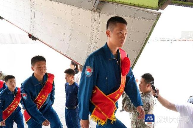 逐梦空天！深圳男孩今日换上“空军蓝” 有人为此减重23斤