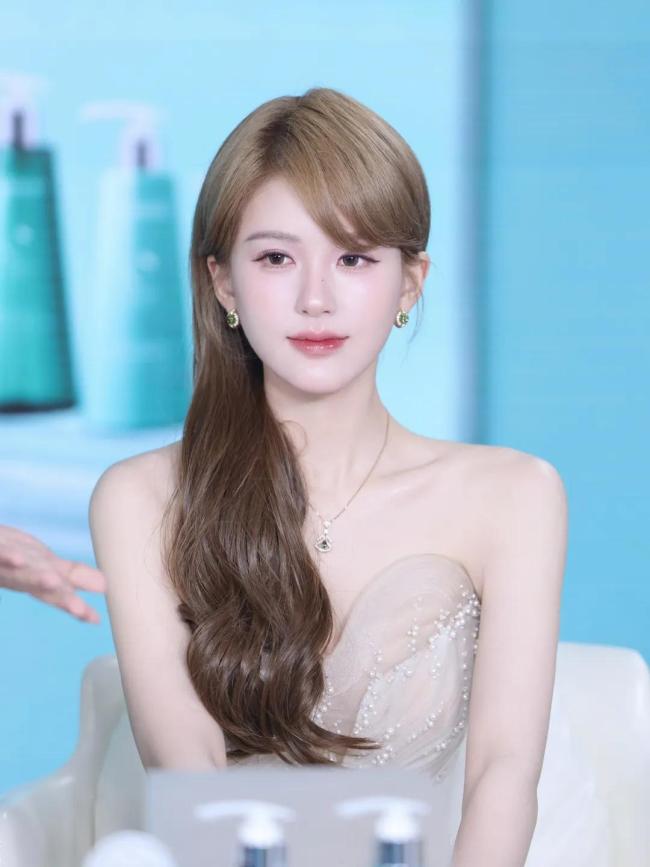 女星赵露思被经纪公司取关 解约风波升级