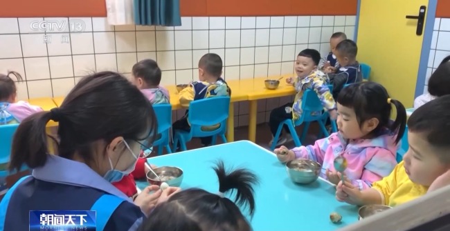 我國將減免幼兒園學(xué)前一年保育教育費(fèi)