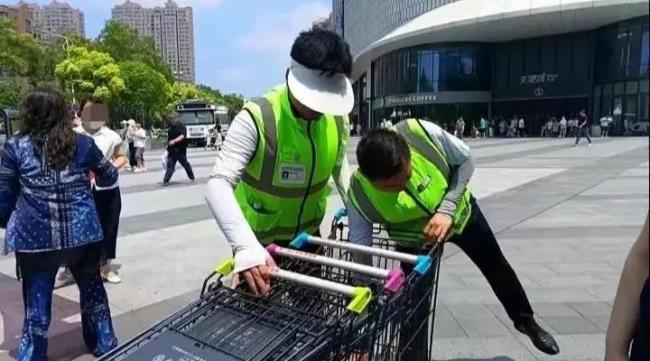 胖东来保安保洁人均月入9000元，配备光绿色