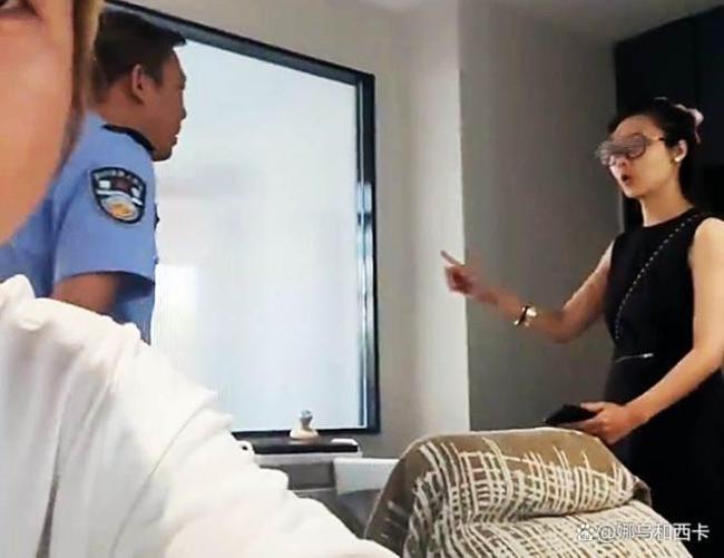 女子洗头因毛巾接触皮肤索赔 性骚扰争议引发讨论