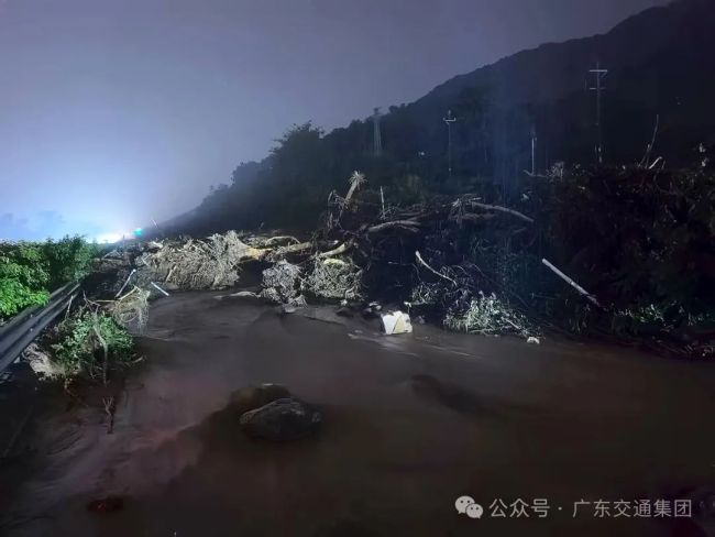 广东清云高速又遭“砂山”阻断