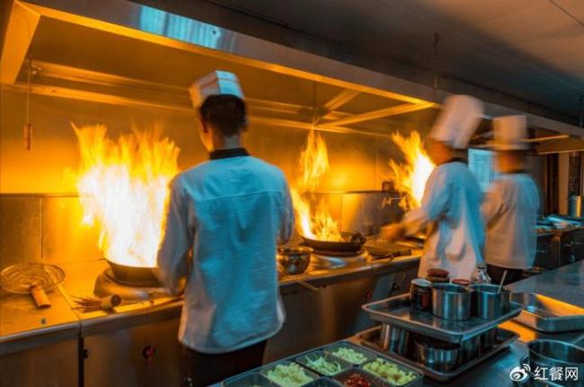 社保新规靴子落地，餐饮业要“变天”了？ 用工规范化冲击行业
