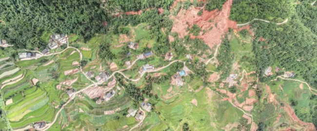 裂缝至厘米的“警告”，有117人搬家并成功地避