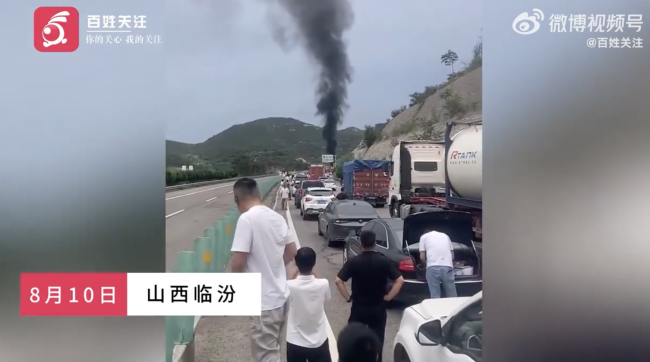 现场：山西一高速隧道口罐车爆炸