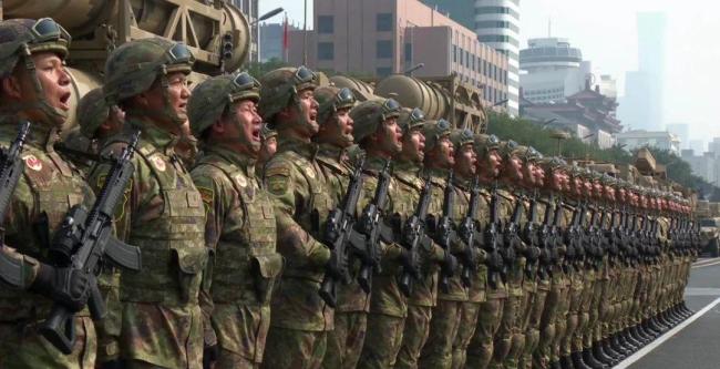 9·3阅兵彩排画面：三军仪仗队换装 新枪亮相换新颜