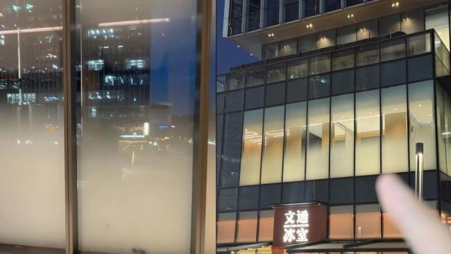 广州一商场回应厕所玻璃透明