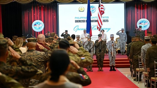 美菲联手硬闯黄岩岛意欲何为 南海军事化加剧