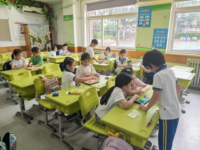 北京多所学校开设暑期托管班 打造多彩假期生活