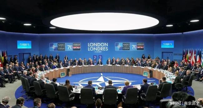 决心搅黄美国好事，乌拒绝割地还开出天价 泽连斯基漫天要价