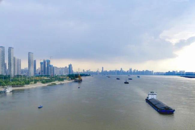 高鐵列車過長江，要用幾分鐘？