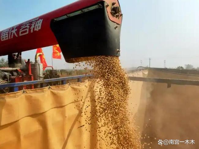 见完普京 特朗普谈起中国 大豆订单成筹码