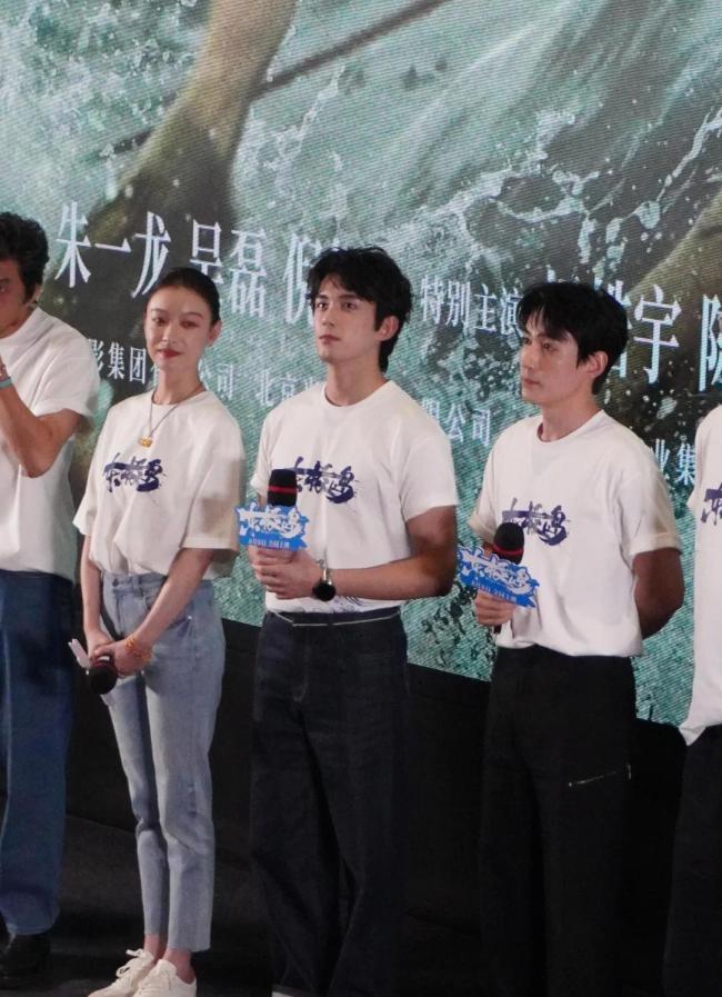 朱一龙倪妮伦敦首映路透 《东极岛》引发高期待