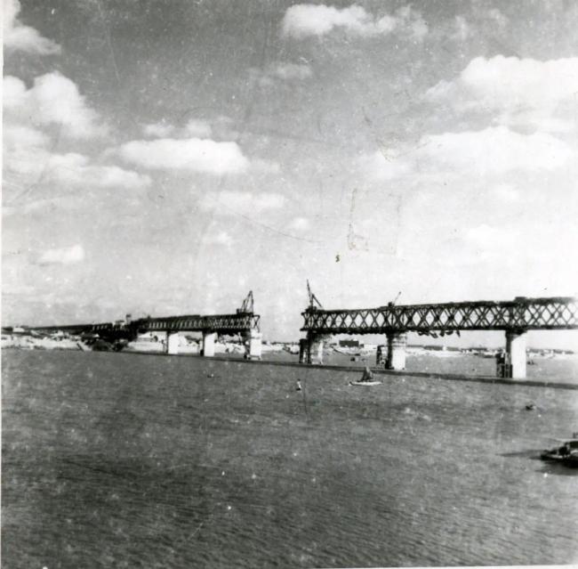 高鐵列車過長江，要用幾分鐘？