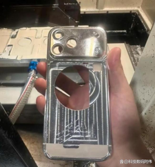iPhone将放弃钛金属