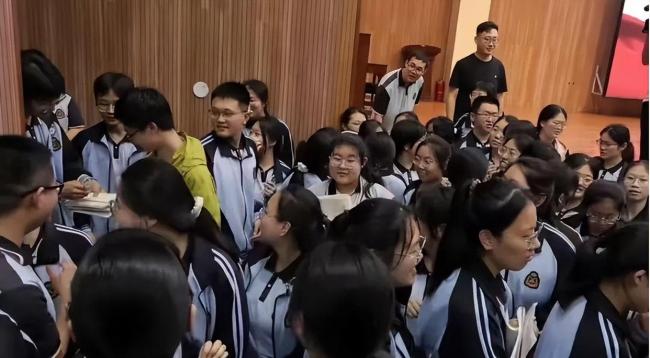 庞众望：从贫困家庭到清华博士 废品少年的逆袭之路