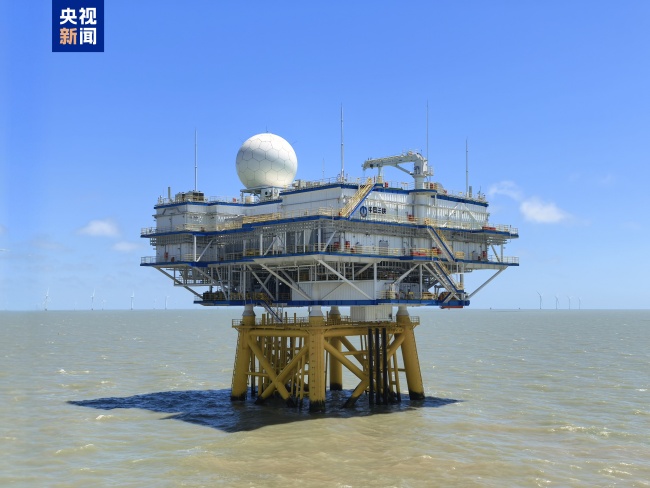 我国首个搭载气象雷达的海上升压站完成安装