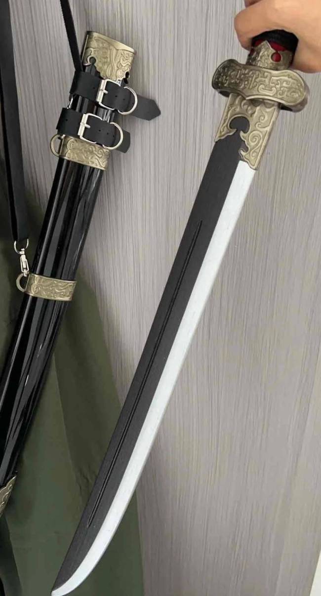 游客带黑金古刀cos张起灵被安检扣下