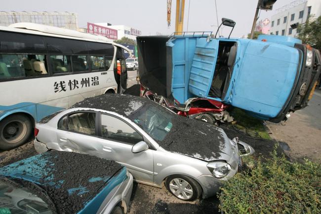 一辆11人的货车掉进了大海，过度递归的悲剧