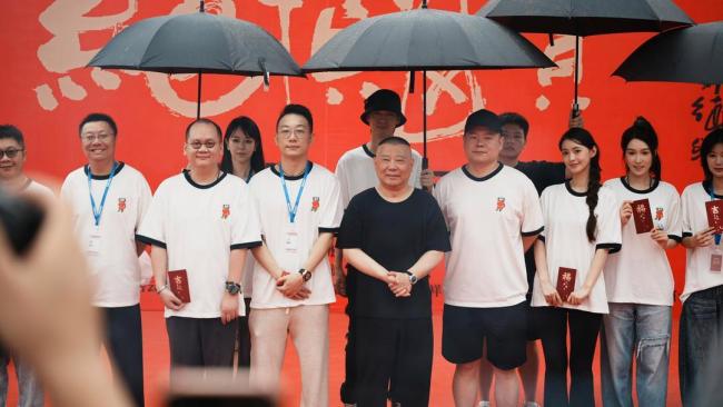 郭德纲新剧《绝顶富贵》开机 武侠喜剧备受期待
