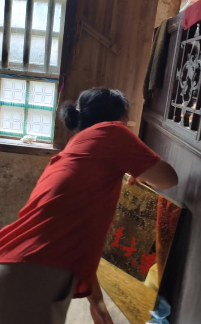 妈妈失明爸爸去世，被托举长大的他考上985！