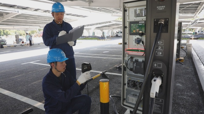国内最大高速公路充电站投运 一秒一千米充电速度