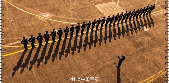 阅兵训练现场再现复制粘贴，近距离感受受阅官兵的汗水与荣耀