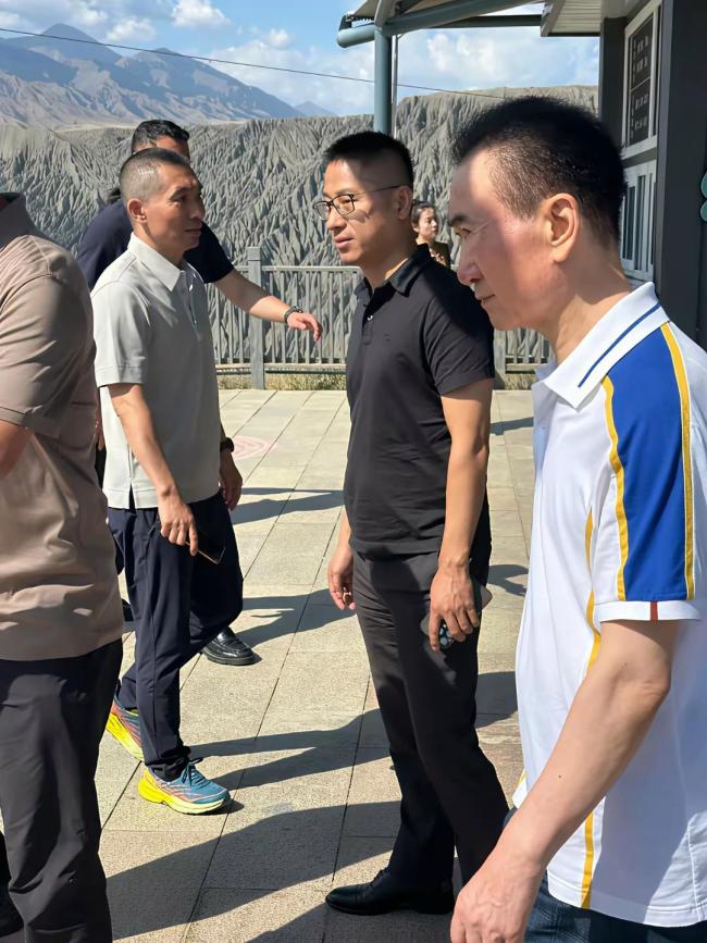 王健林在新疆克拉玛依考察文旅发展 商业大佬亲临现场