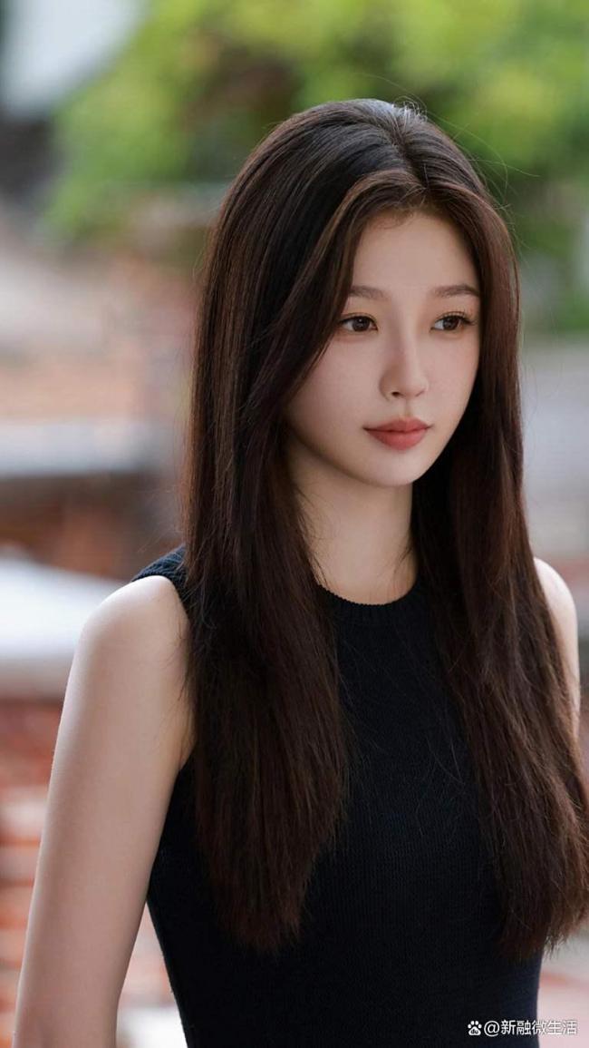 虞书欣晒林晚星杀青特辑 心理学博士带球队逆袭