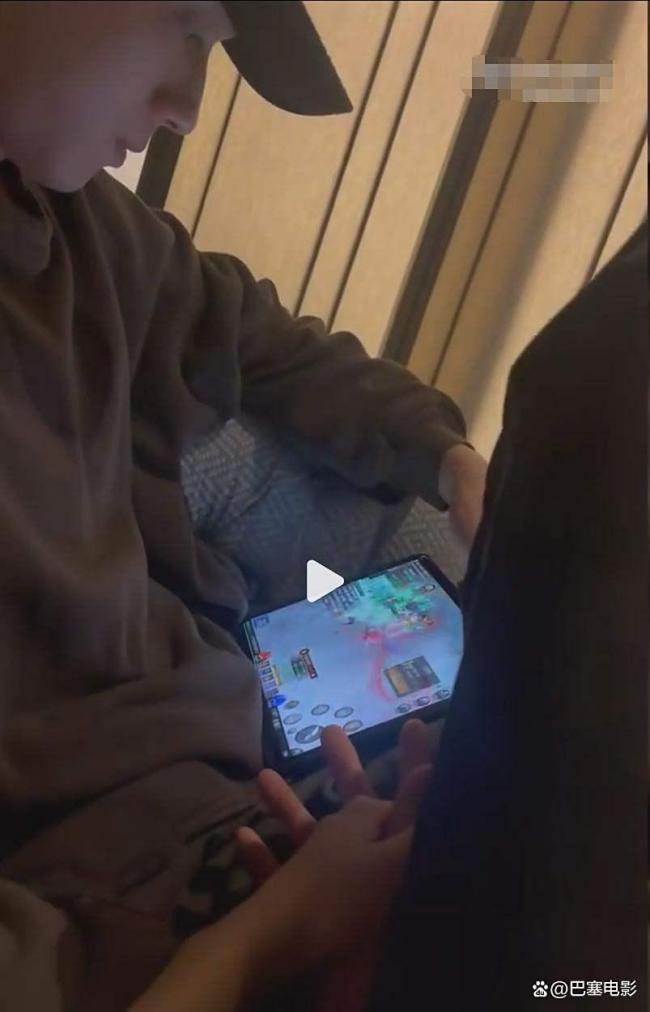 许凯恋情时间线 娱乐圈新恋情瓜引发热议