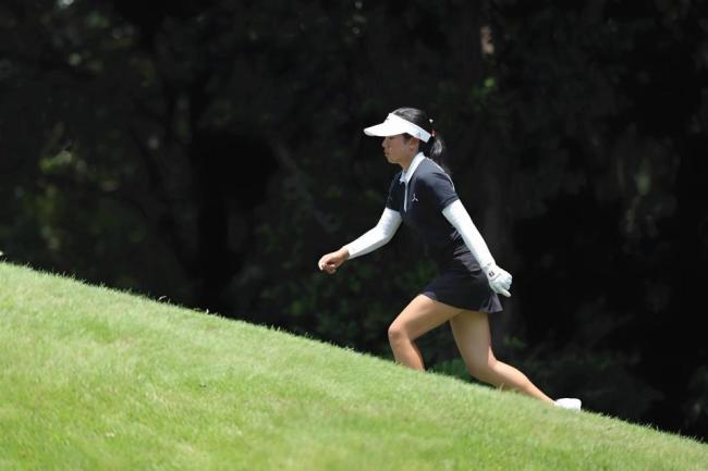 刘国梁15岁女儿夺得高尔夫职业赛首冠 创造历史新篇章