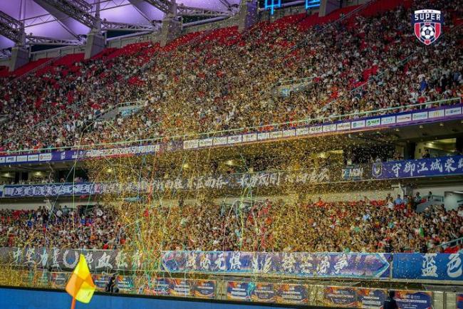 比“火炉”武汉更热的是“汉超” 草根足球点燃夏日激情