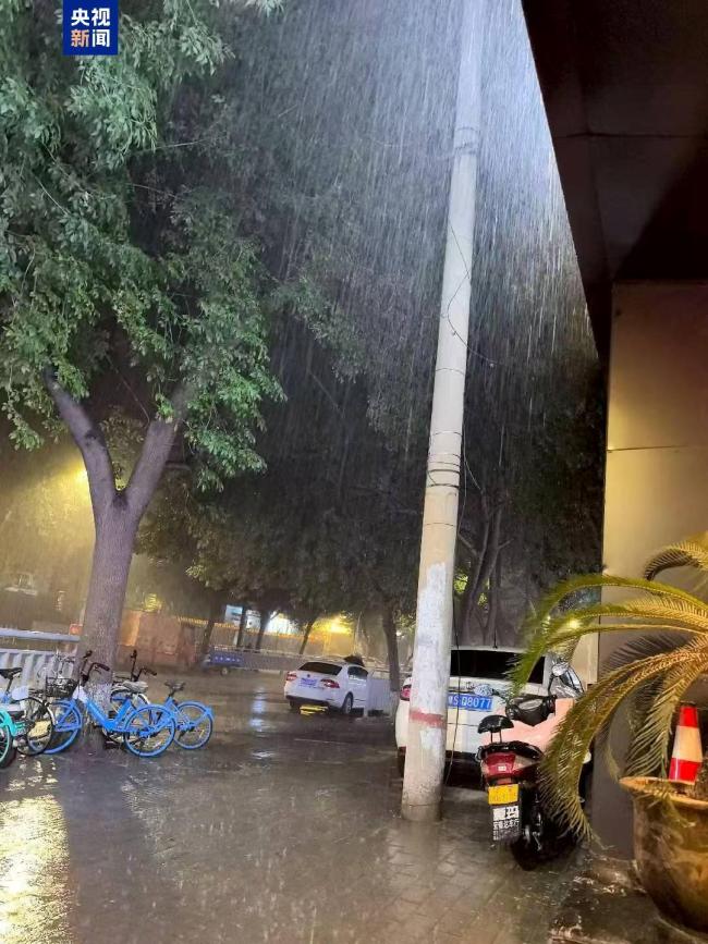郑州向大雨发出了红色警