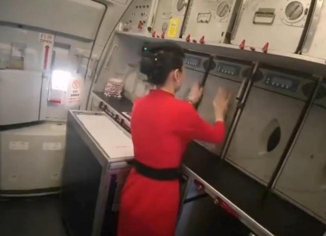 “宋白金”风波引起了广泛关注 宋白金飞机上大骂小孩家长嚣张行为引众怒
