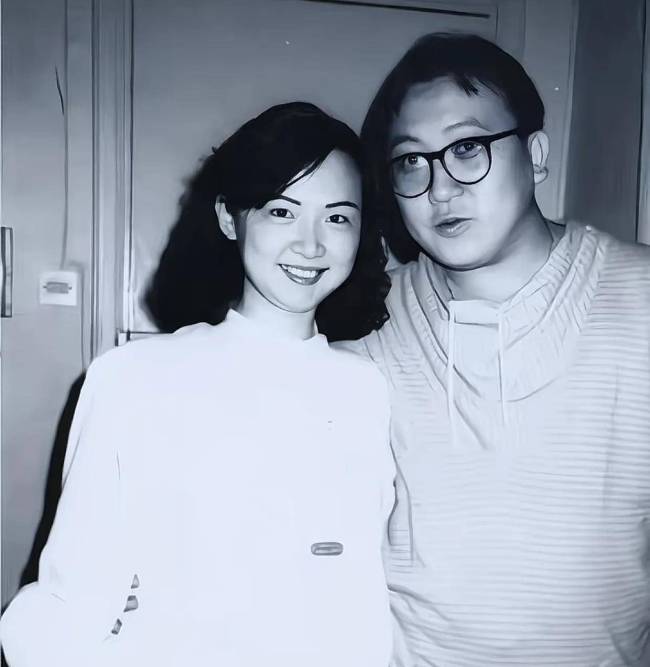 导演王晶给妻子庆生 低调夫人终获浪漫表白
