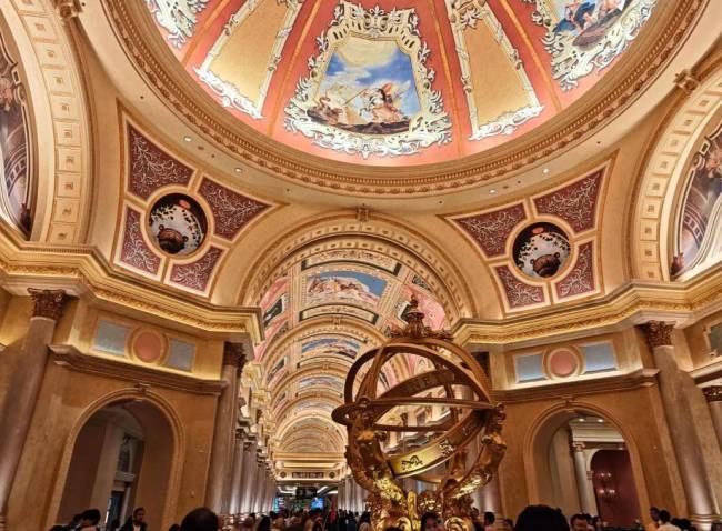 曝某天王酒店有专属通道到赌场 揭秘明星赌客的隐秘生活