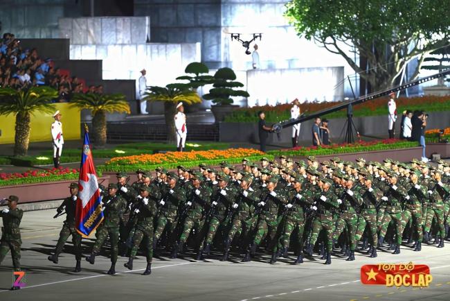 越南举行国庆80周年阅兵空中彩排 新老装备同台展示