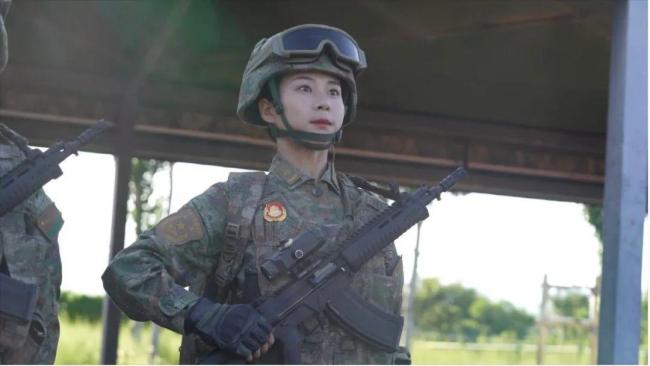 阅兵女教练说性别不是衡量能力的标尺 实力赢得尊重