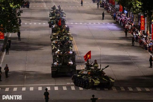 越南举行国庆80周年阅兵空中彩排 新老装备同台展示