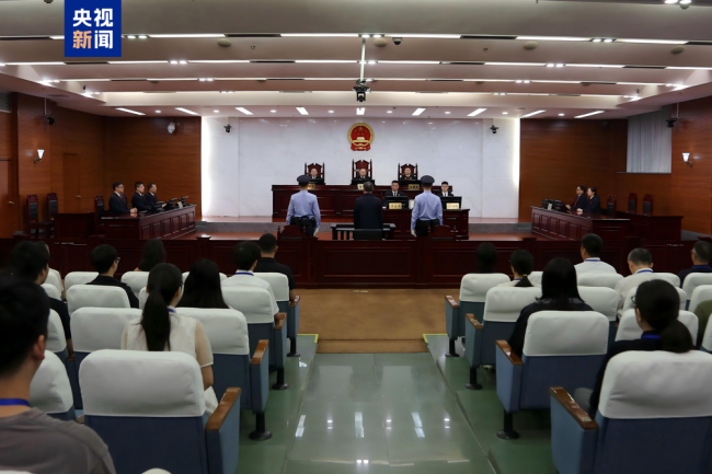 海南政法委原书记刘星泰贪3.16亿获死缓 受贿案一审宣判