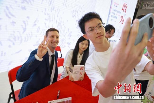 美国政府曾劝埃文凯尔不要捐赠相册 真相与勇气的坚守
